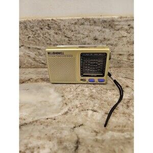 BELL & HOWELL FM / AM / TV / MW / SW - NINE BAND WORLD RECEIVER RADIO